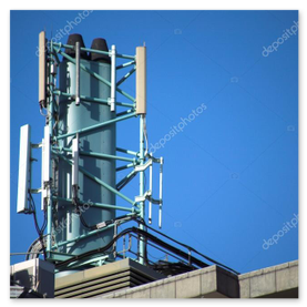 Torre de repetidor com antenas VHF/UHF