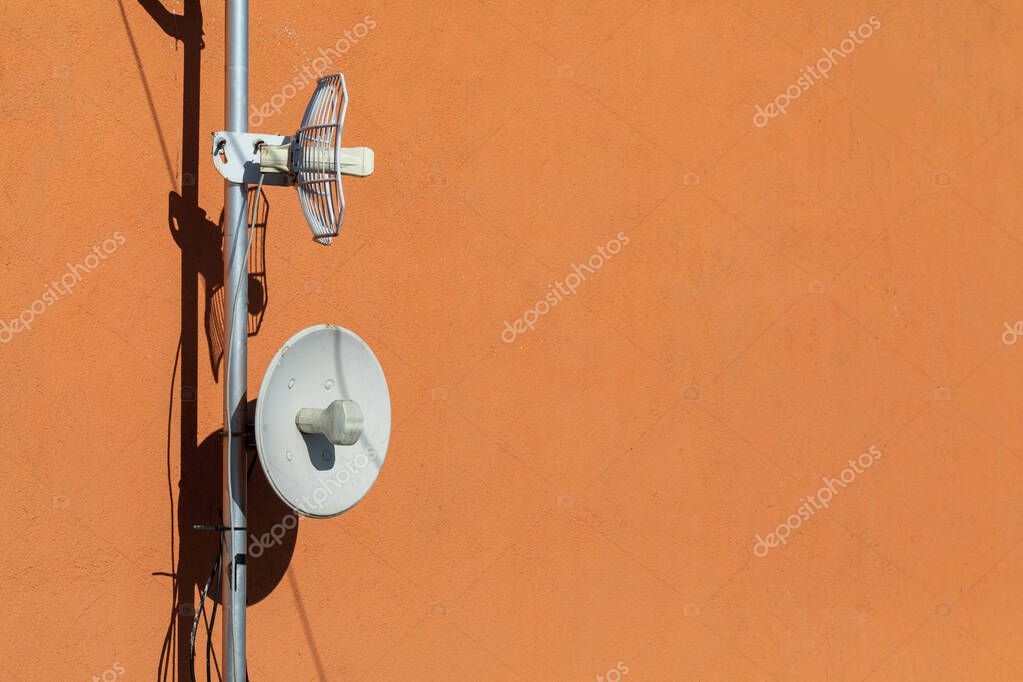 Interface TNC ligado a um rádio VHF para APRS