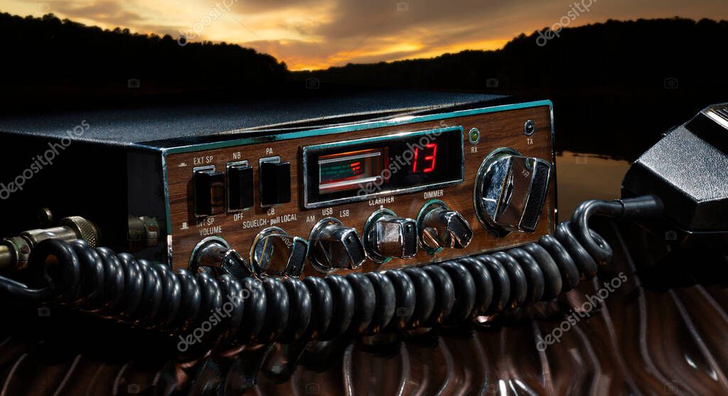 Microfone de CB e rádio montado no veículo